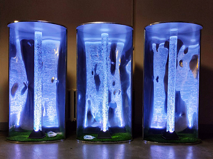 Композиция из колонны с линзовым зеркалом