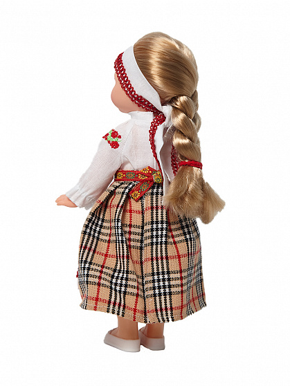 Эля в белорусском костюме