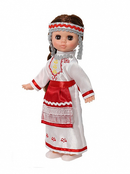 Эля в чувашском костюме