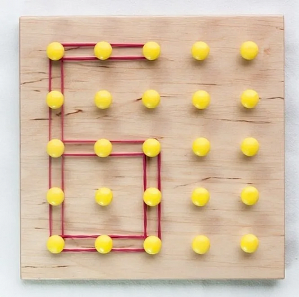 Развивающее пособие "Умные гвоздики"