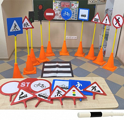Набор автогородка с облегченными стойками (18 знаков, 2 светофора, 1 жезл, 1 пешеходная дорожка, 10 стоек)