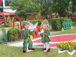 Композиция уличных фигур "Дети с голубями"