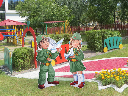 Композиция уличных фигур "Дети с голубями"