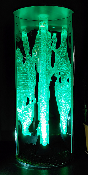 Композиция из колонны с линзовым зеркалом