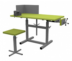 Верстак ученический комбинированный с тисками и струбциной, с защитным экраном и табуретом.