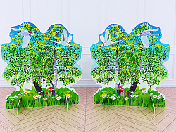 Театральная декорация "Береза с лебедями"