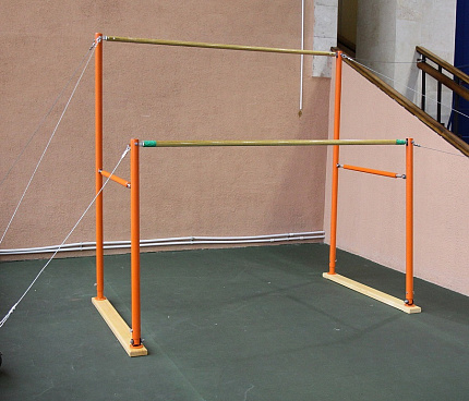 Брусья гимнастические женские разновысокие (жерди стеклопластиковые)